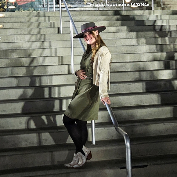 Meet your Posher, Bailey - Picture 1 of 1